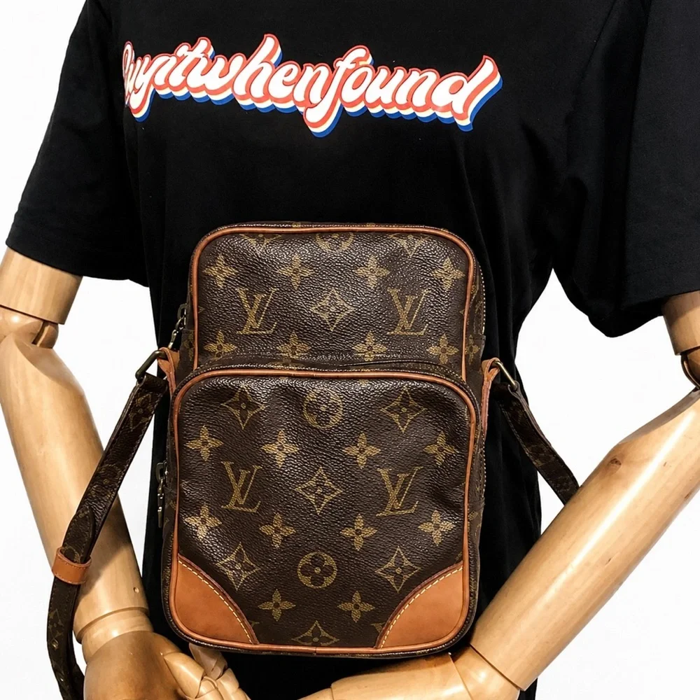 LOUIS VUITTON LV Amazon Monogram Messenger Crossbody Bag Authentic TH0974